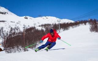 Горнолыжный комбинезон: виды и фасоны