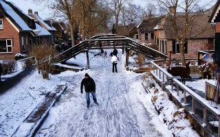 Скоростной спуск на коньках